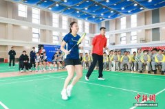 羽毛球世界冠军冯彦哲与北京市第二中学通州校区师生交流